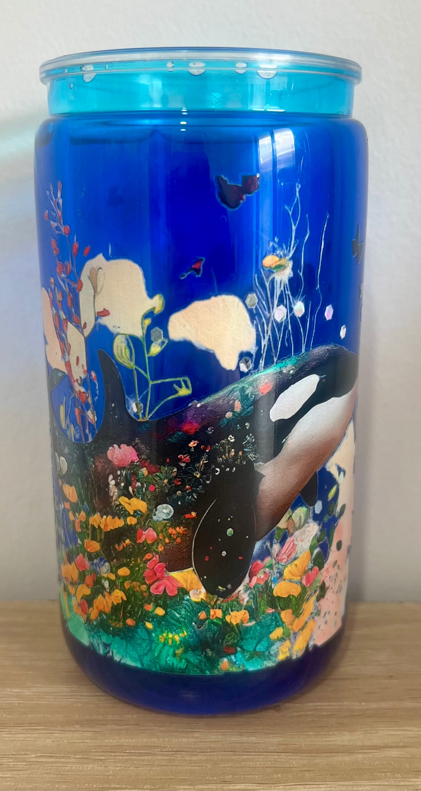 Underwater killer whale tumbler